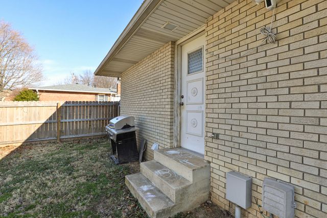 542 N Locust Street, Marshfield, MO 65706