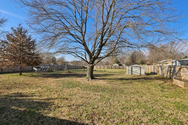 542 N Locust Street, Marshfield, MO 65706