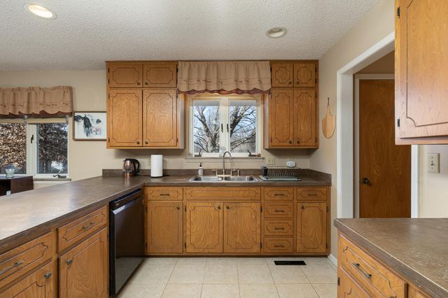 542 N Locust Street, Marshfield, MO 65706