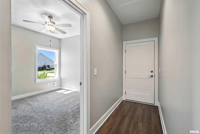 141 Beacon Harbor Pkwy Circle 141, East Moline, IL 61244