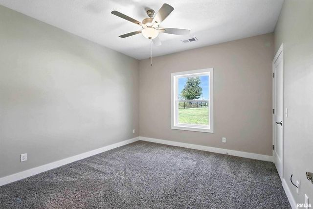 141 Beacon Harbor Pkwy Circle 141, East Moline, IL 61244