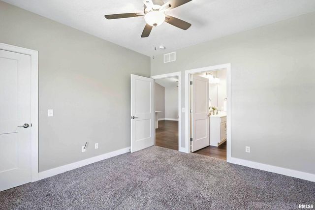 141 Beacon Harbor Pkwy Circle 141, East Moline, IL 61244