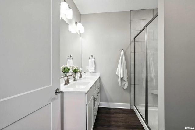 141 Beacon Harbor Pkwy Circle 141, East Moline, IL 61244