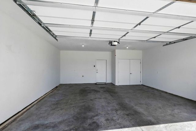 141 Beacon Harbor Pkwy Circle 141, East Moline, IL 61244