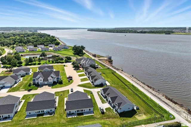 141 Beacon Harbor Pkwy Circle 141, East Moline, IL 61244