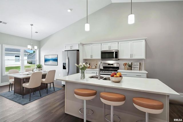 141 Beacon Harbor Pkwy Circle 141, East Moline, IL 61244