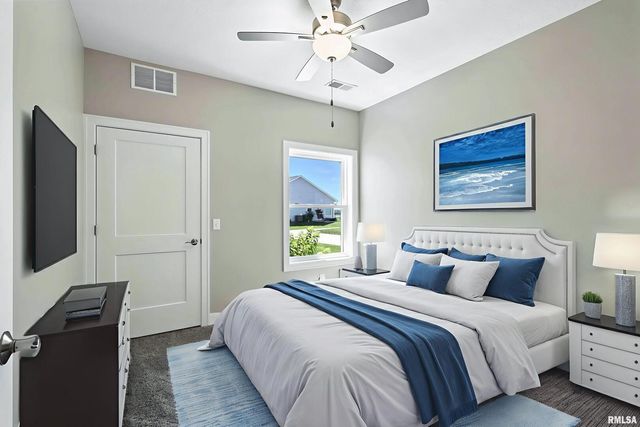 141 Beacon Harbor Pkwy Circle 141, East Moline, IL 61244