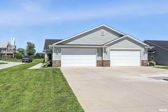 141 Beacon Harbor Pkwy Circle 141, East Moline, IL 61244