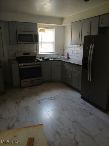 3520 E 140th Street, Cleveland, OH 44120