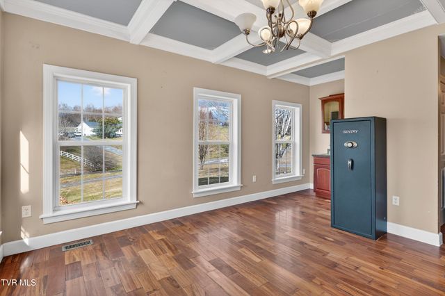 17968 Overlook Dr, Abingdon, VA 24210