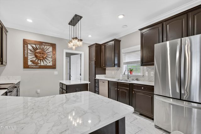 17968 Overlook Dr, Abingdon, VA 24210