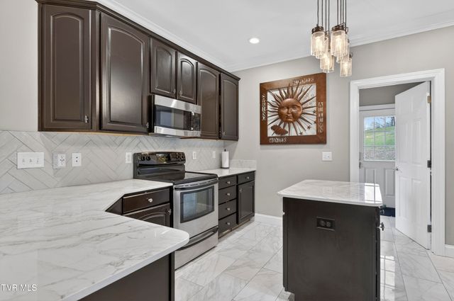 17968 Overlook Dr, Abingdon, VA 24210