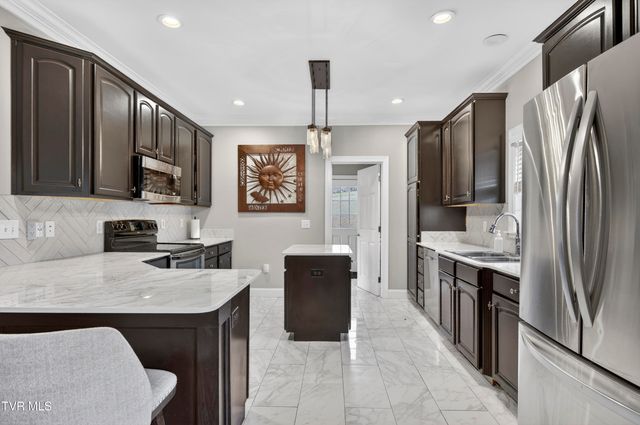 17968 Overlook Dr, Abingdon, VA 24210