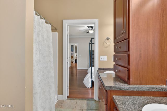 17968 Overlook Dr, Abingdon, VA 24210