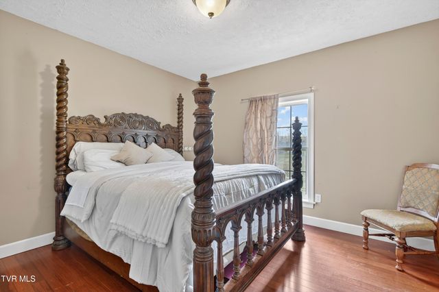 17968 Overlook Dr, Abingdon, VA 24210