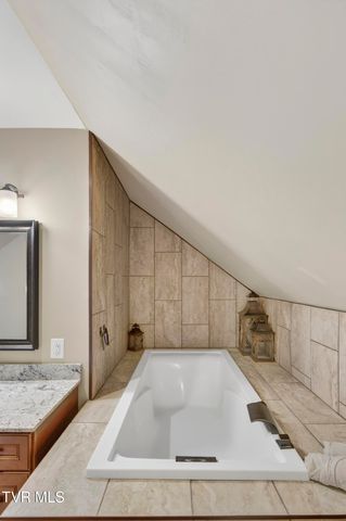 17968 Overlook Dr, Abingdon, VA 24210