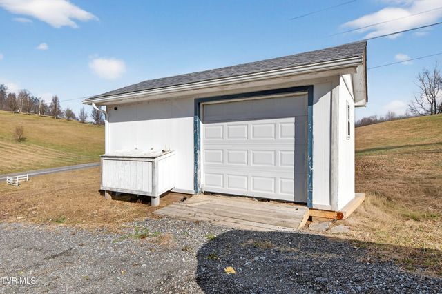 17968 Overlook Dr, Abingdon, VA 24210