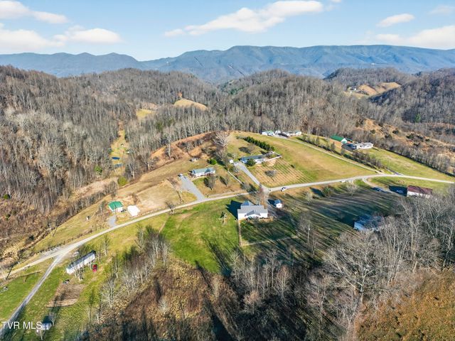 17968 Overlook Dr, Abingdon, VA 24210