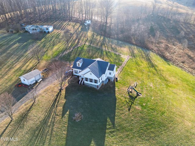 17968 Overlook Dr, Abingdon, VA 24210