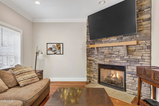 17968 Overlook Dr, Abingdon, VA 24210