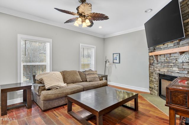 17968 Overlook Dr, Abingdon, VA 24210