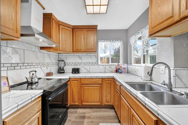 1260 Heather Glen Circle, Hollister, CA 95023