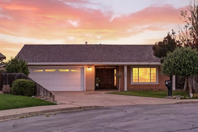 1260 Heather Glen Circle, Hollister, CA 95023