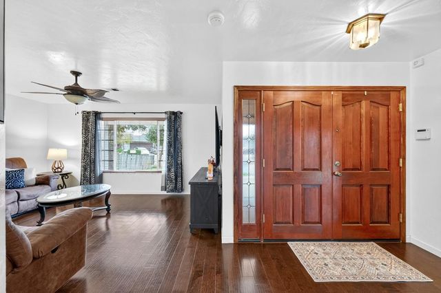 1260 Heather Glen Circle, Hollister, CA 95023