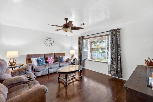 1260 Heather Glen Circle, Hollister, CA 95023