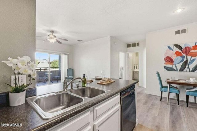 16013 S DESERT FOOTHILLS Parkway 2055, Phoenix, AZ 85048