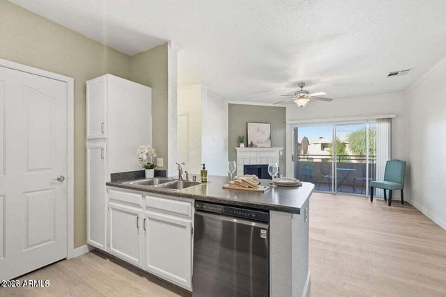 16013 S DESERT FOOTHILLS Parkway 2055, Phoenix, AZ 85048