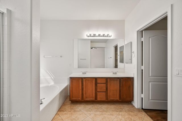 7136 W Forest Grove Avenue, Phoenix, AZ 85043