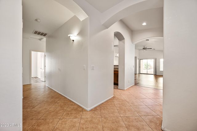7136 W Forest Grove Avenue, Phoenix, AZ 85043