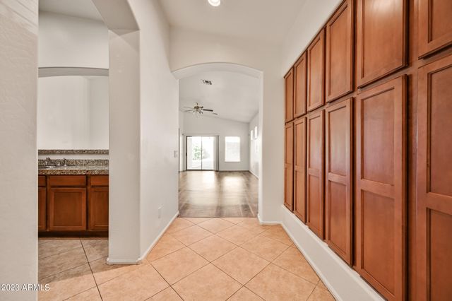 7136 W Forest Grove Avenue, Phoenix, AZ 85043