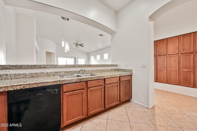 7136 W Forest Grove Avenue, Phoenix, AZ 85043
