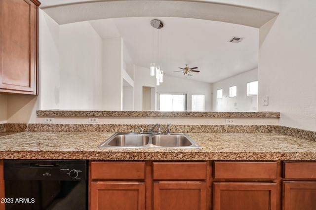 7136 W Forest Grove Avenue, Phoenix, AZ 85043
