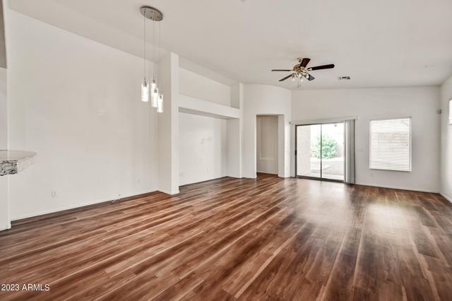 7136 W Forest Grove Avenue, Phoenix, AZ 85043