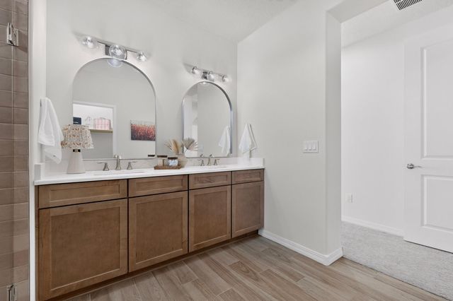 1561 Corta Corona SW, Los Lunas, NM 87031