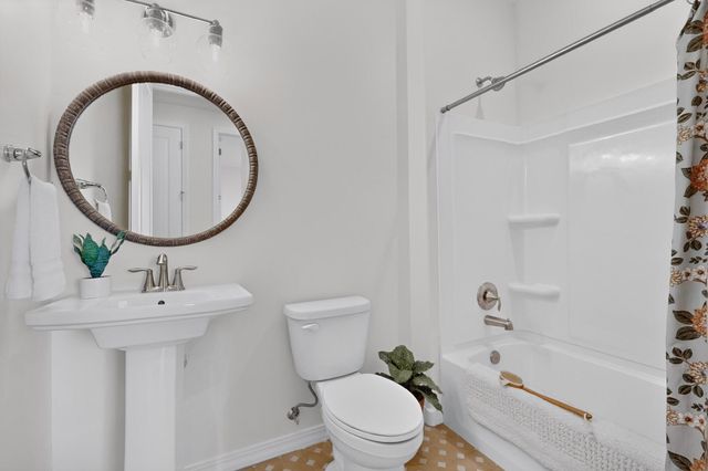 1561 Corta Corona SW, Los Lunas, NM 87031