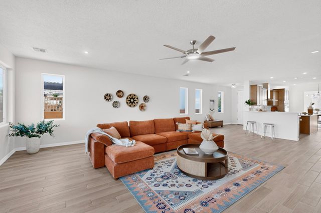 1561 Corta Corona SW, Los Lunas, NM 87031