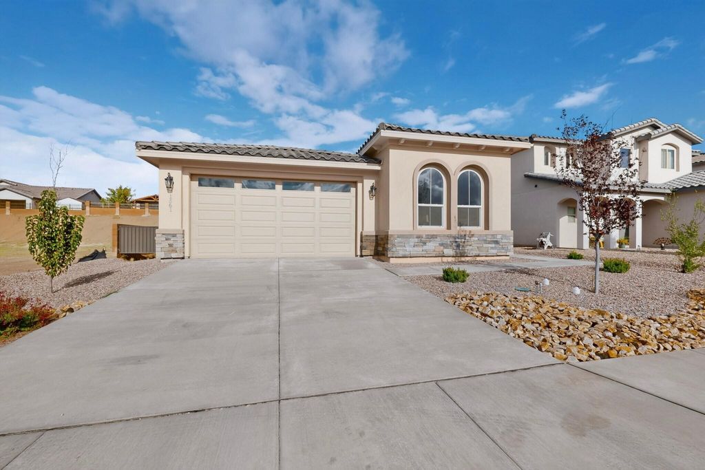 1561 Corta Corona SW, Los Lunas, NM 87031