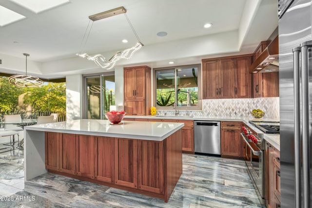 11163 E GRAYTHORN Drive, Scottsdale, AZ 85262