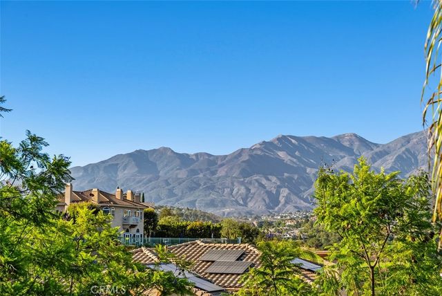 10 Thorn Oak, Rancho Santa Margarita, CA 92679