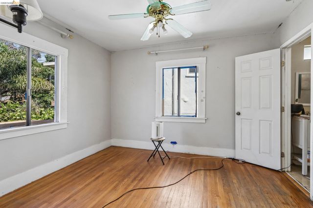 5081 Congress Ave, Oakland, CA 94601