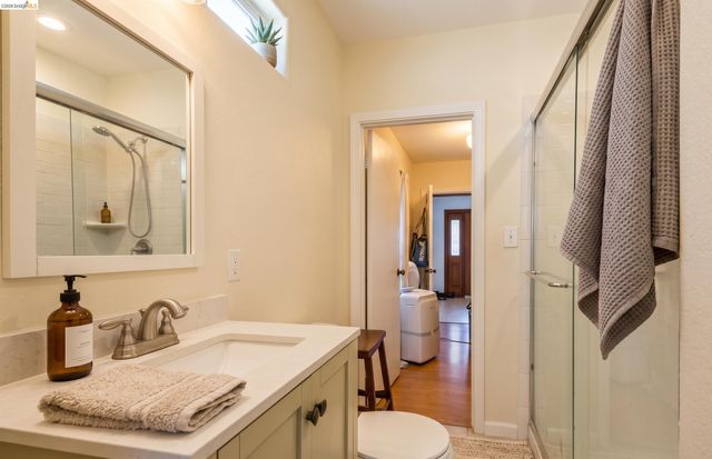 5081 Congress Ave, Oakland, CA 94601