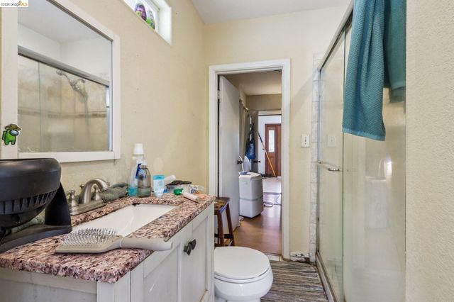 5081 Congress Ave, Oakland, CA 94601