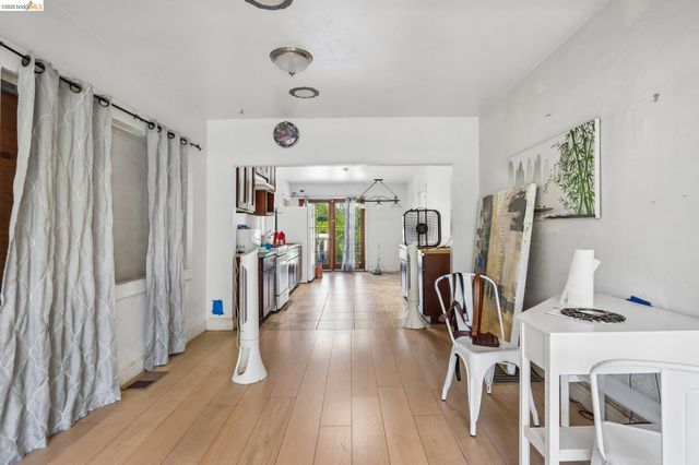 5081 Congress Ave, Oakland, CA 94601