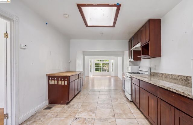5081 Congress Ave, Oakland, CA 94601