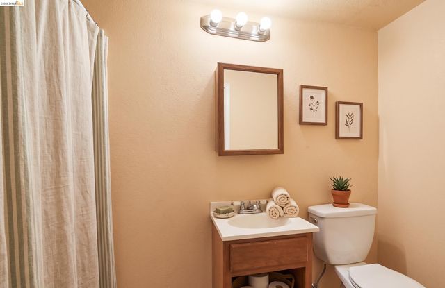 5081 Congress Ave, Oakland, CA 94601