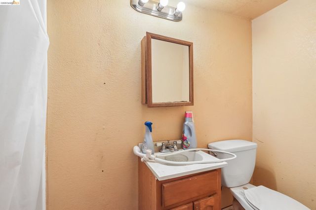 5081 Congress Ave, Oakland, CA 94601